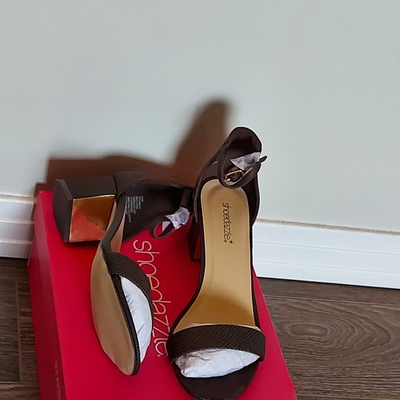 Shoedazzle Ankle Strap sandals - Picture 6 of 7